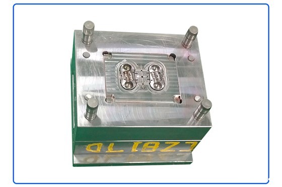 无线蓝牙耳机模具加工案例CZ817D 质量好的精密注塑模具