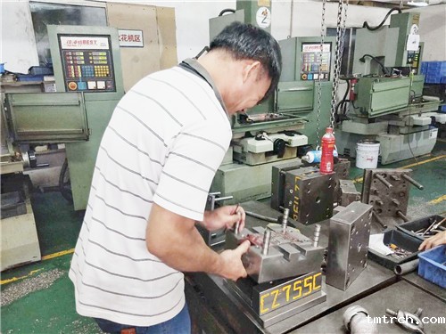 注塑模具加工厂